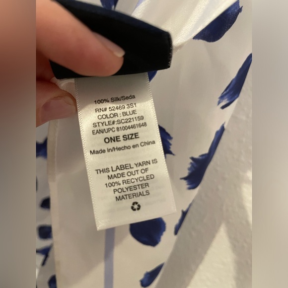 SCOOP 100% SILK Scarf White Blue Print 35 X 35 Square - Picture 4 of 6